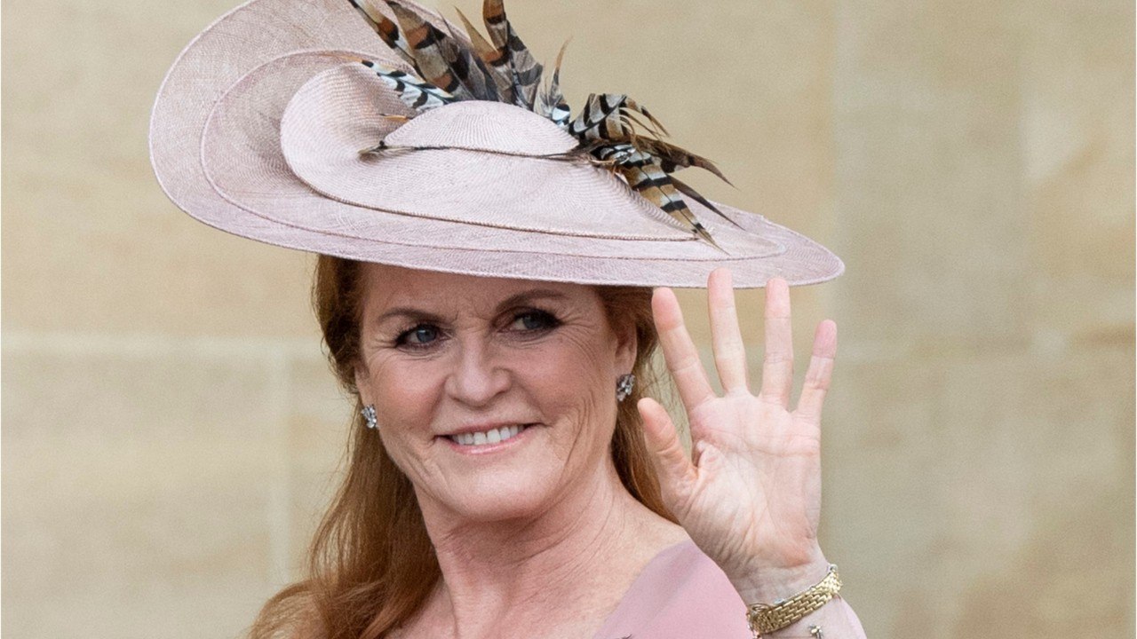 GALA VIDEO - Sarah Ferguson au bras d’un inconnu à Capri : qui sont les autres hommes qui l’ont consolée depuis son divorce