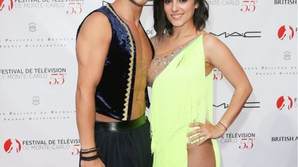 GALA VIDEO : Alizée, enceinte, affiche son baby bump dans un bikini noir