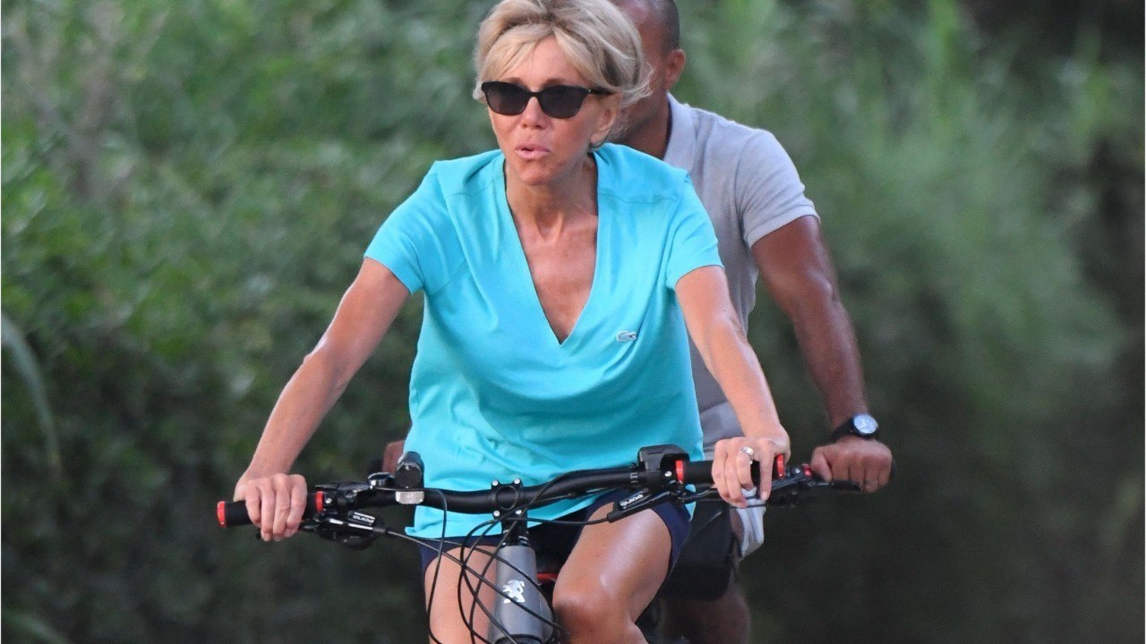 GALA VIDÉO - Brigitte et Emmanuel Macron, adeptes des petits plaisirs simples à Brégançon