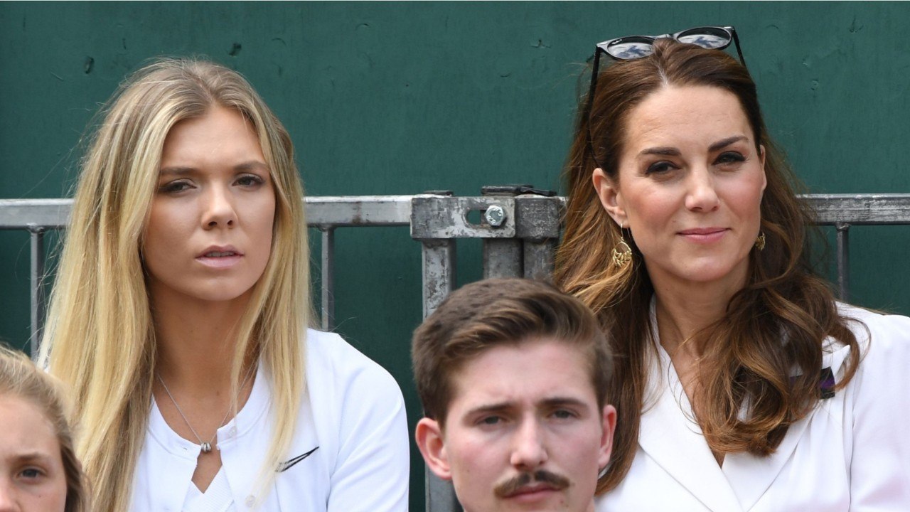 GALA VIDEO - Kate Middleton détendue et sexy, la duchesse rayonnante à Wimbledon en l'absence de Meghan