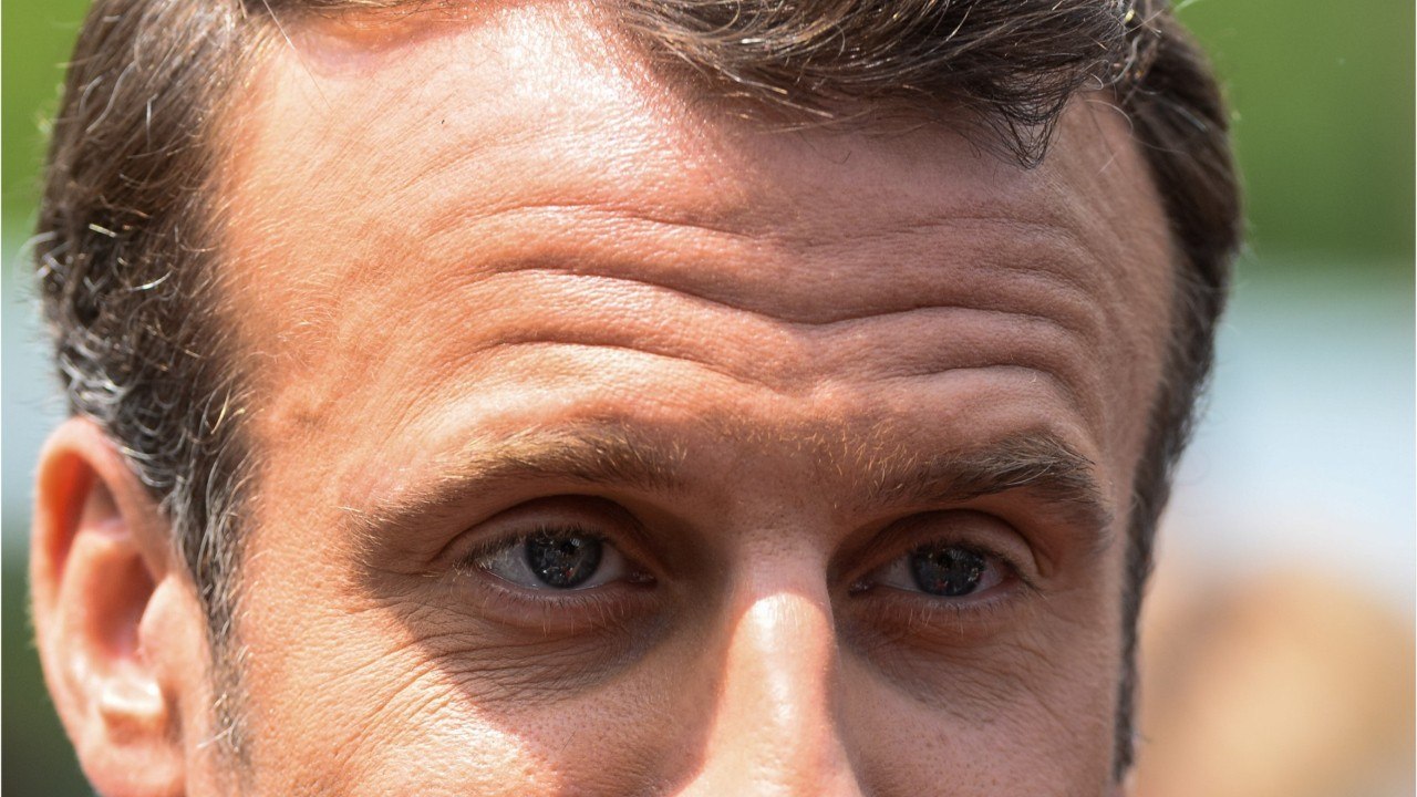 GALA VIDEO - Le petit tacle de Didier Deschamps à Emmanuel Macron lors de la remise de la Légion d'honneur aux Bleus