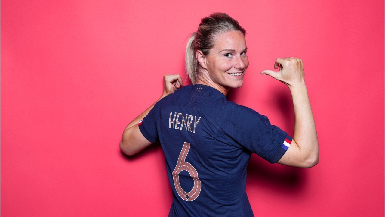 GALA VIDEO - Coupe du monde de foot féminine 2019 – Amandine Henry, la capitaine des Bleues: « Pourquoi aucune de nous n'est encore maman "