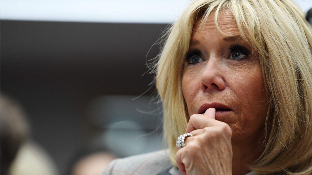 GALA VIDÉO - Brigitte Macron huée à Reims lors...