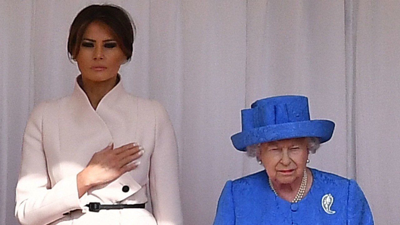 GALA VIDÉO - Melania Trump va-t-elle enfin faire la révérence devant la reine pour leurs retrouvailles?