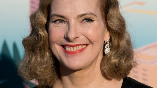 GALA VIDÉO - Carole Bouquet au côté de Brigitte Macron : après le mariage de son fils, elle poursuit ses engagements