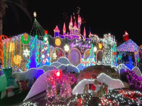 RUDOLPH POOL! Welcome to the Winter Wonderland Arizona holiday light show - ABC15 Digital