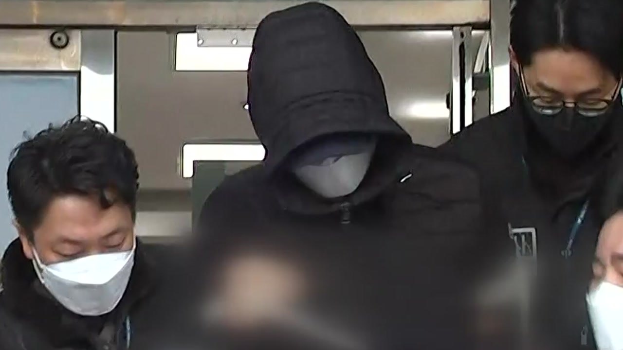 '성관계 불법 촬영' 리조트 회장 아들 구속 송치...질문엔 '묵묵부답' / YTN