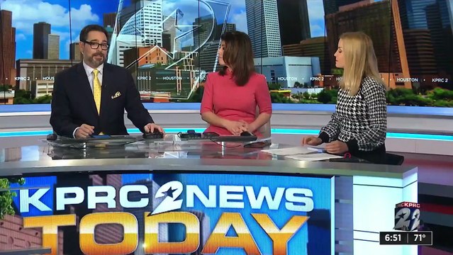 Regardez la vidéo d'un passager expulsé d'un vol United Airlines en Floride pour avoir porté un string rouge sur le visage en guise de masque