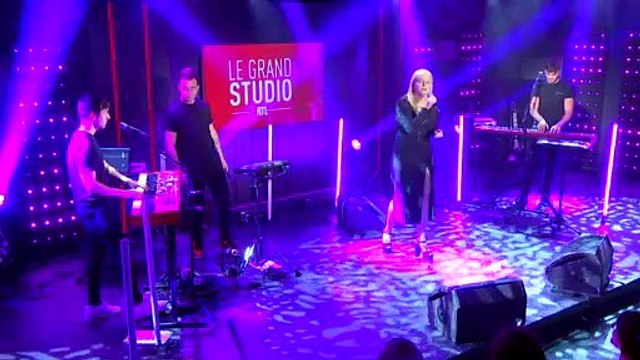 Louane interprète Aimer à mort dans Le Grand Studio RTL