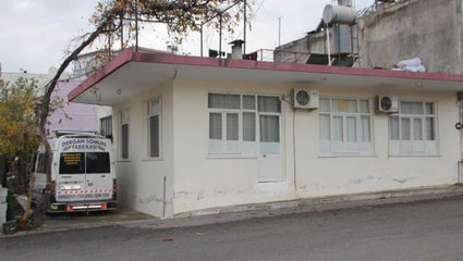 Ayrı yaşadığı eşi ile oğlunu yaralayan koca, evdeki kişiyi öldürdü