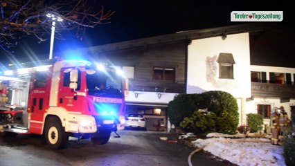 Download Video: Feuer in Einfamilienhaus in Kufstein: Zimmer komplett ausgebrannt