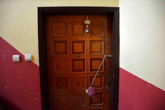 Haber alınamayan kadın evinde boğazı kesilmiş halde ölü bulundu