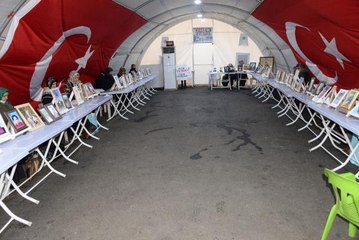 EVLAT NÖBETİNDEKİ ANNEDEN KIZINA SENİ ALMADAN GİTMEYECEĞİM