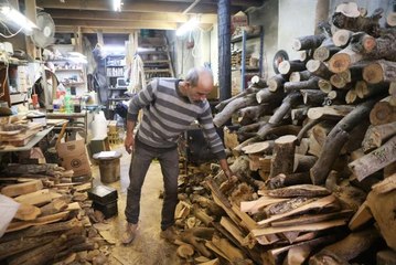 Ürdünlü ahşap ustası 32 yıldır ekmeğini zeytin ağacından çıkarıyor