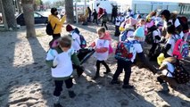 Bodrum'da öğrenciler belediye ekipleriyle sahilde çevre temizliği yaptı
