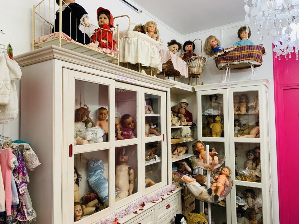Bordeaux: A la découverte de la clinique des poupées