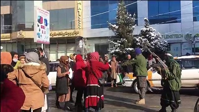 Afghanistan: une manifestation de femmes autorisée par les talibans à Kaboul