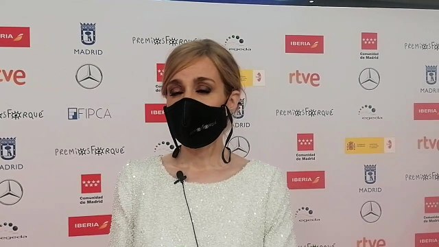 Entrevista a la actriz Alexandra Jiménez y le hacemos cinco preguntas comprometidas en la alfombra roja de los Premios José María Forqué.