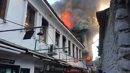 Tarihi ev alev alev yandı