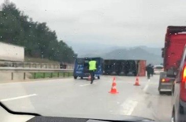 Bursa'ya yağmur yağdı, kazalar art arda geldi
