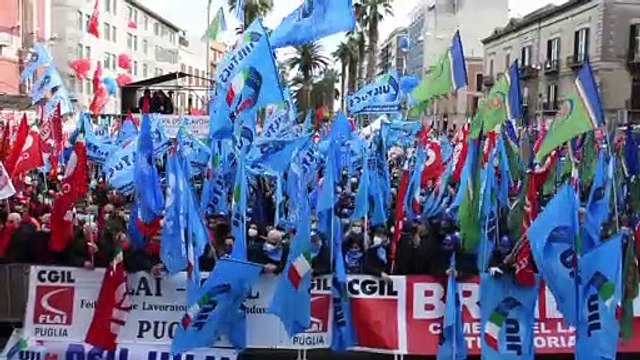 Sciopero generale, a Bari tremila in piazza: Questo è il Paese reale, il governo lo ascolti