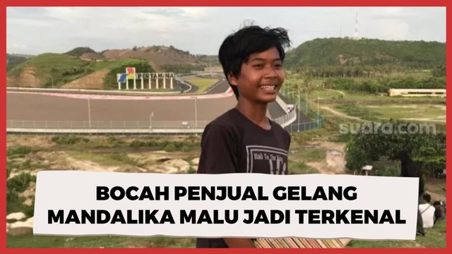 Bocah Penjual Gelang Mandalika yang Diviralkan Scott Redding Malu Jadi Terkenal