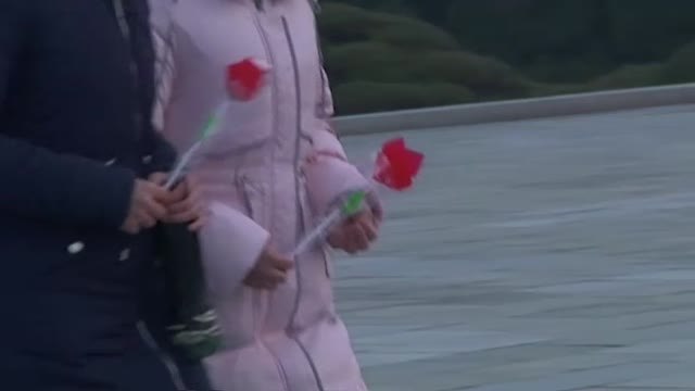 Tributo multitudinario de norcoreanos a Kim Jong Un en el décimo aniversario de su muerte