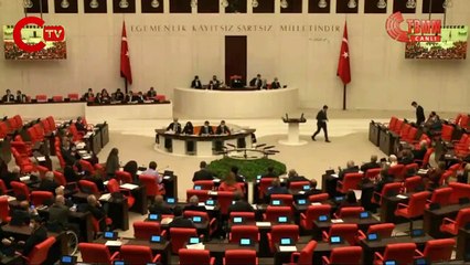 Özgür Özel, AKP'li Özboyacı'yı dakikalarca yerden yere vurdu, ortalık karıştı: "Böyle 'r' yaparsın..."