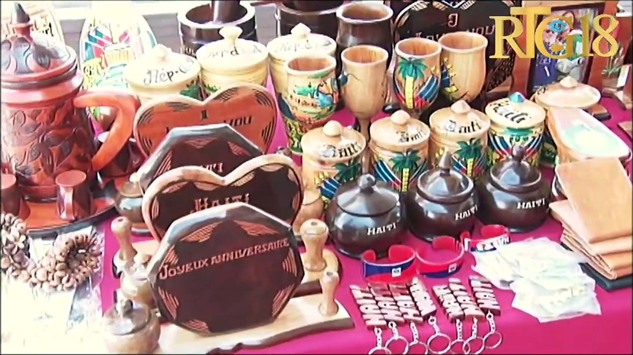 Ministè komès ak endistri òganize yon jounen fwa atizanal pou plizyè dizèn atizan.