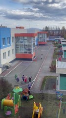 Kindergarteners Play Red Light Green Light