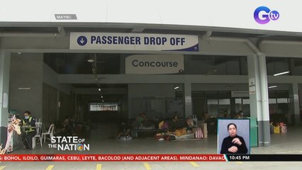 Ilang pasahero na nakansela ang biyahe pauwi dahil sa Bagyong Odette, sa labas ng terminal na natutulog | SONA
