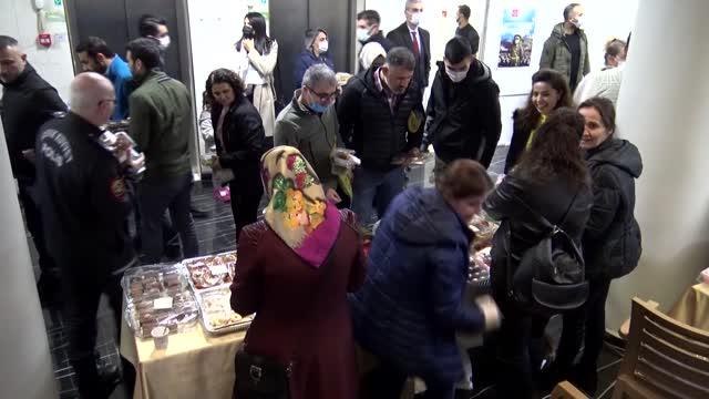 Polis eşleri, öğrenciler yararına kermes düzenledi