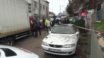 Son dakika haberleri... Polisin Türk bayrağı hassasiyeti: Kaza yapan aracın içinden çıkardığı Türk bayraklarını bir an olsun bırakmadı