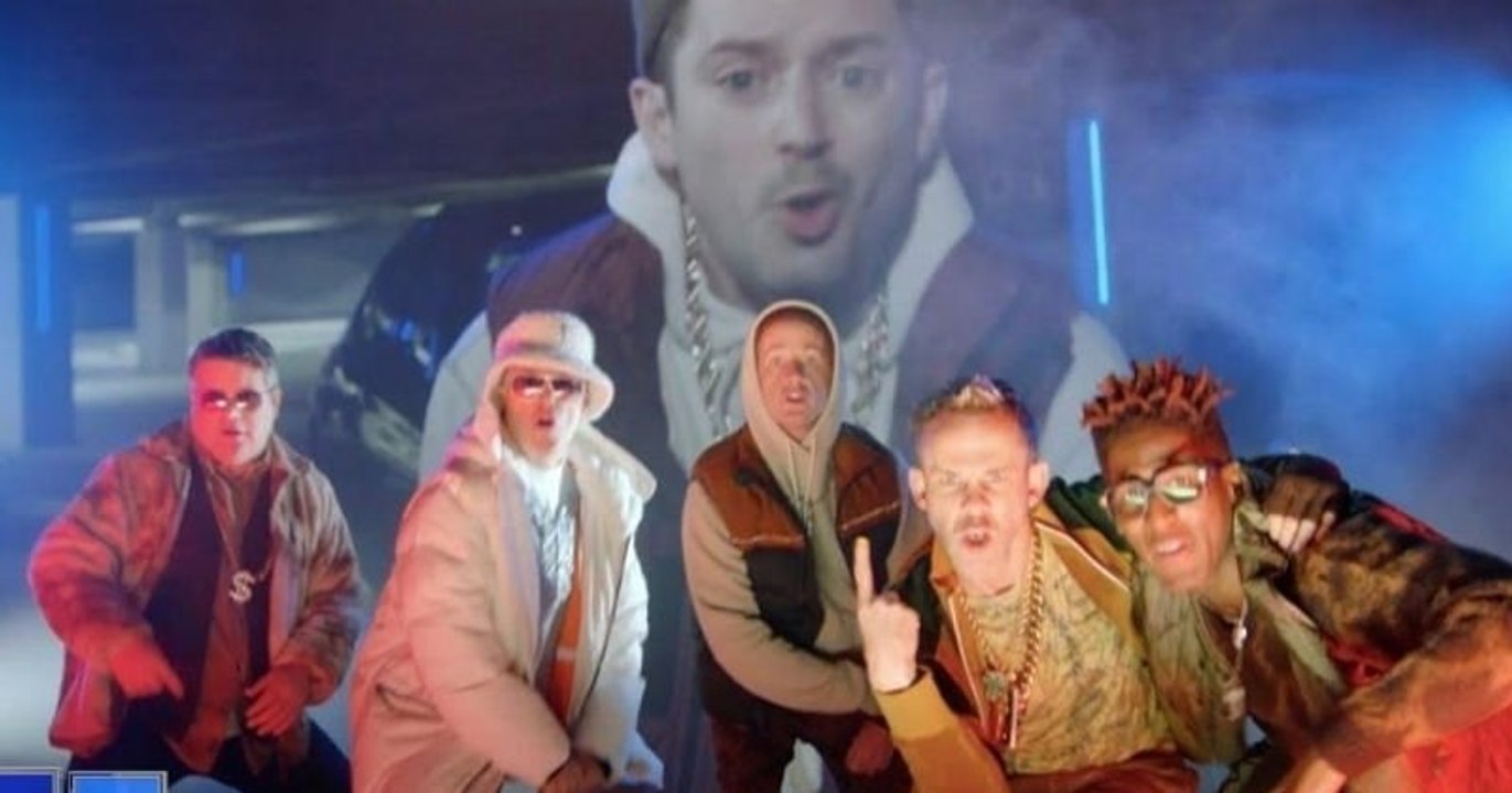 Elijah Wood, Orlando Bloom et d'autres stars du « Seigneur des anneaux » lâchent un rap de folie pour les 20 ans du premier film