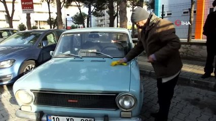 Emekli müdürün eski otomobil tutkusu görenleri şaşırtıyor