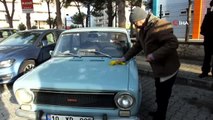 Emekli müdürün eski otomobil tutkusu görenleri şaşırtıyor