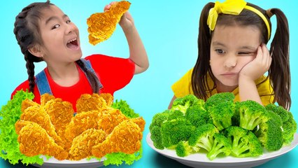 Jannie Ellie and Lyndon Pretend Play at Fried Chicken Drive Thru Food Toys Restaurant