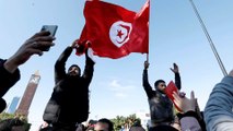 ما وراء الخبر- مظاهرات مؤيدة وأخرى معارضة لقرارات سعيّد.. هل دشنت مرحلة جديدة في تونس؟