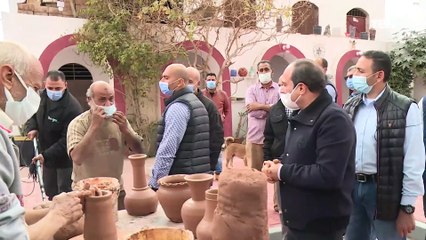 بكلمات من القلب رغم بسطاته.. رجل مسن يبهر الرئيس السيسي خلال جولته التفقدية اليوم بالقاهرة