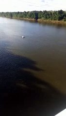 Carro cai de ponte no Rio Ivaí na PR-492 e vítima é socorrida em estado grave