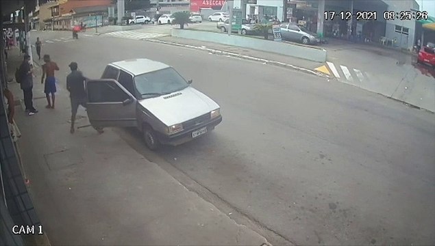 Assalto com metralhadora em Cristóvão Colombo