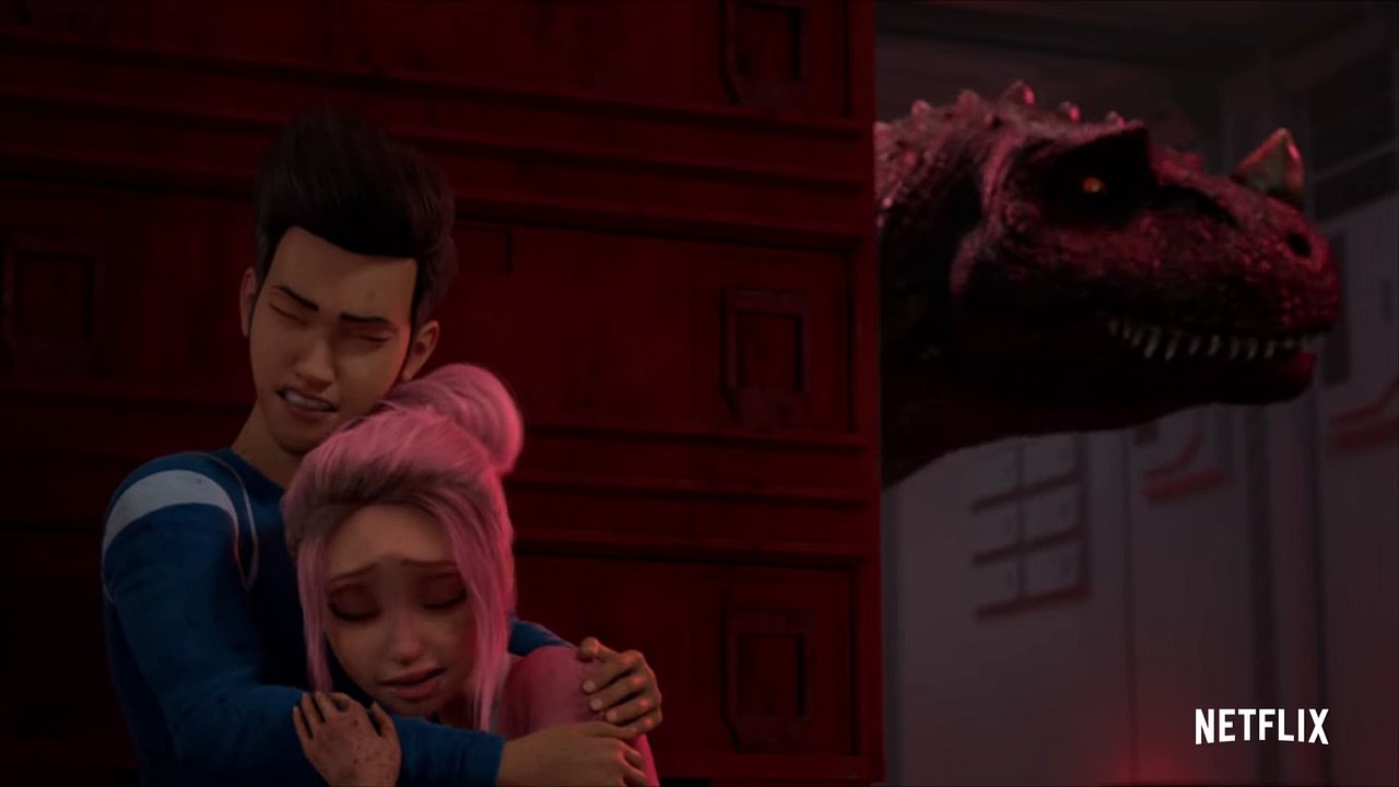 JURASSIC WORLD LA COLO DU CRÉTACÉ Saison 4 - Extrait - S'échapper du cératosaure avec des bébés dinosaures