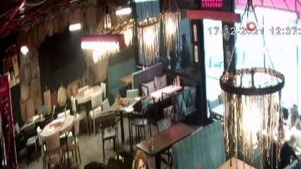 Kafede dehşet anları: Kurşun yağdırdı