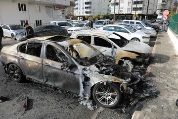 AYNI MAHALLEDE 3 ARAÇ KUNDAKLANDI