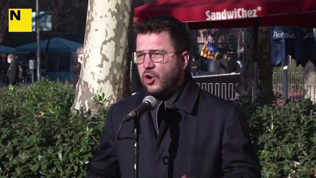 Declaracions del president de la Generalitat, Pere Aragonès, i de la secretària general d'ERC, Marta Vilalta, abans de començar la manifestació convocada per Som Escola