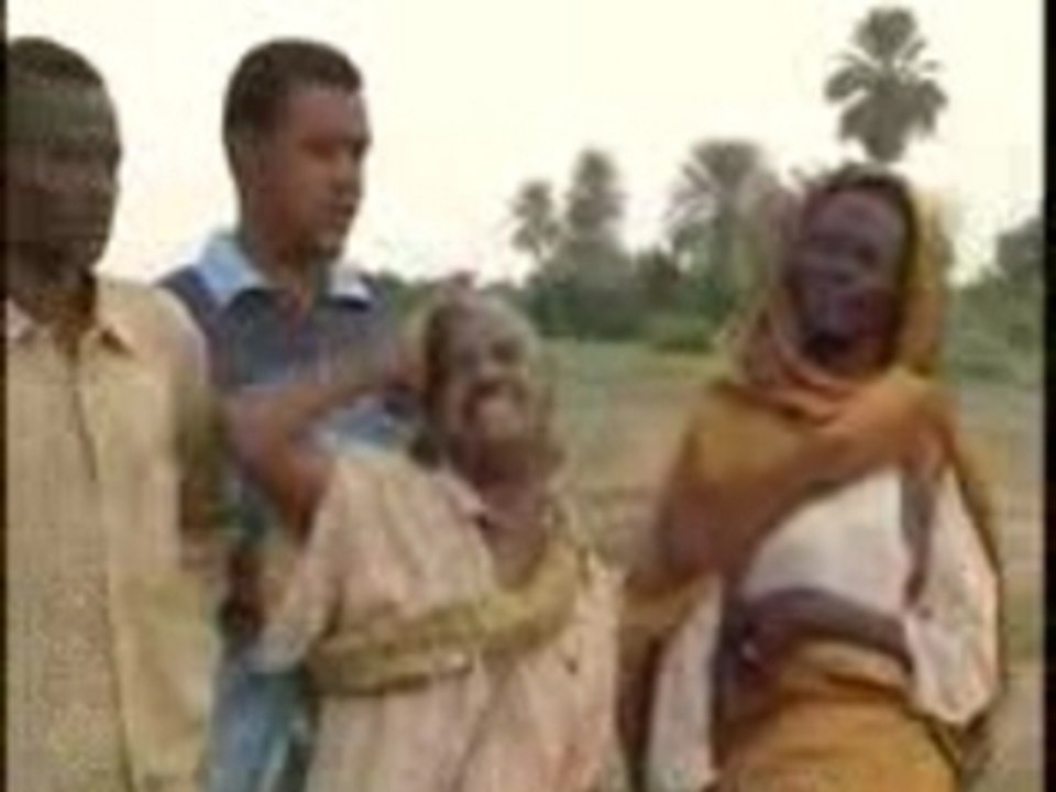 سوداني يغني