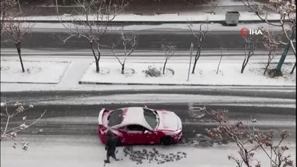 Tahran'a mevsimin ilk karı yağdı