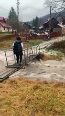 Traverser une rivière en crue avec une Audi A3
