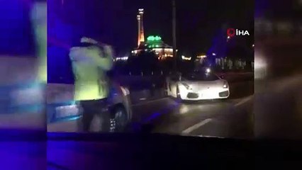Bursa’da lüks otomobil kayganlaşan yolda kontrolden çıktı, bariyerlere çarptı