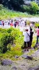 Il filme une impressionnante et dangereuse montée des eaux au Bassin bleu